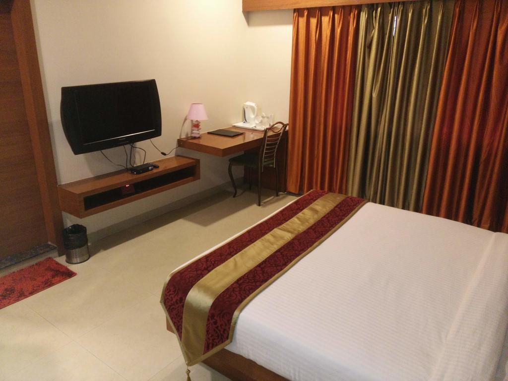 Hotel Shri Khedapati International Dewas Exterior photo
