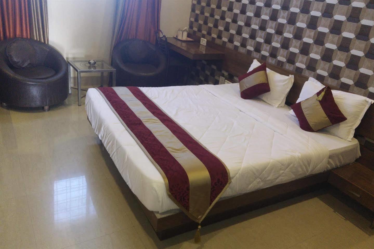 Hotel Shri Khedapati International Dewas Exterior photo