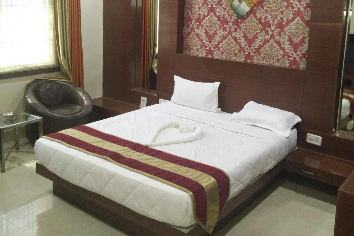 Hotel Shri Khedapati International Dewas Exterior photo