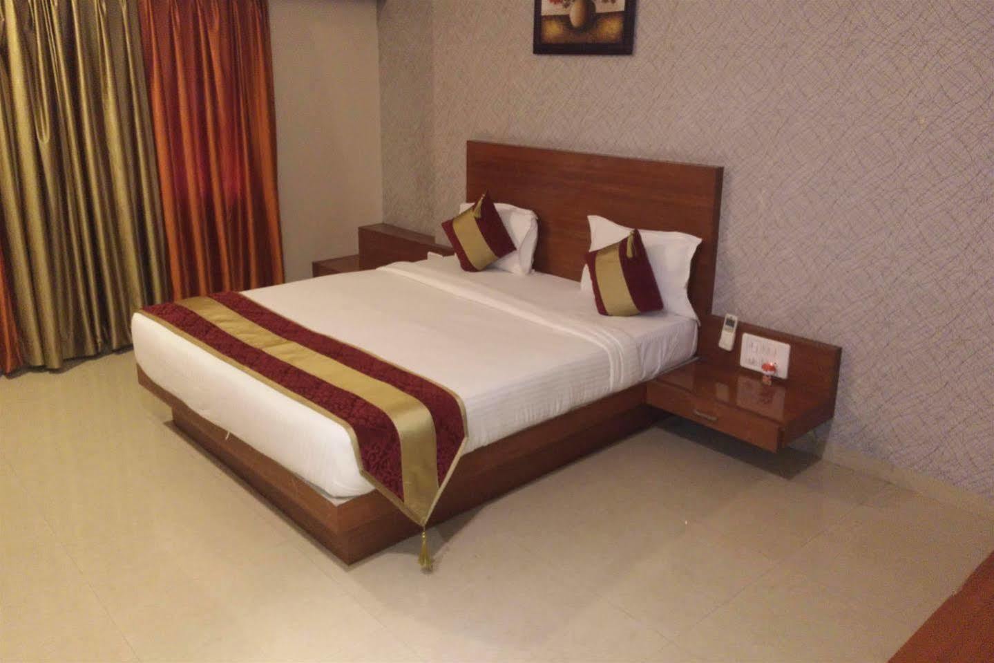 Hotel Shri Khedapati International Dewas Exterior photo