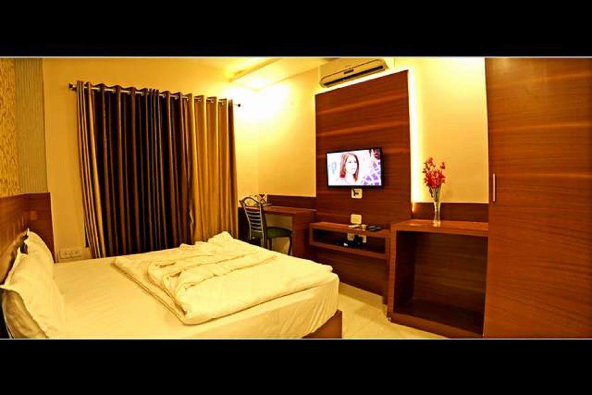 Hotel Shri Khedapati International Dewas Exterior photo